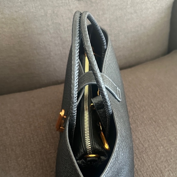 NWOT Elegant Black Textured Women's Handbag - Picture 3 of 6